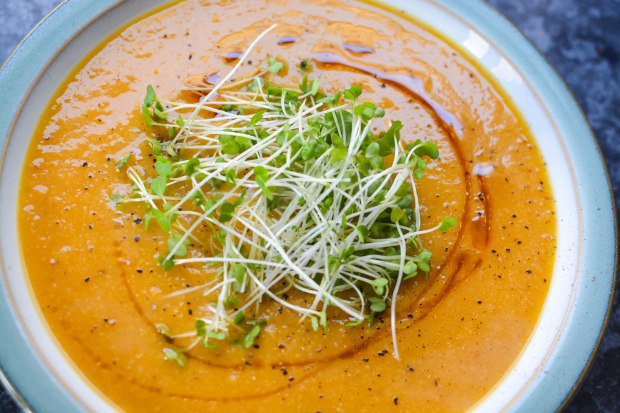 Carrot, chickpeas and ginger soup.  2